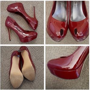 Jessica Simpson Keyhole Pumps
